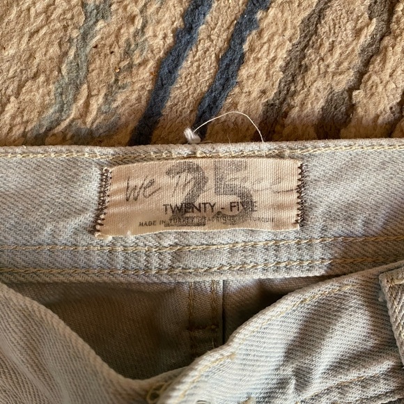 Size 25 We the Free Brand Distressed Jeans - Picture 6 of 9